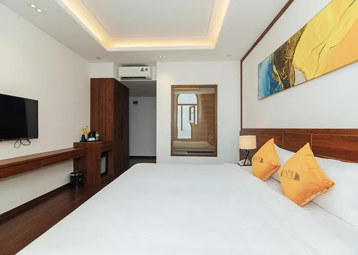 Jade Hotel